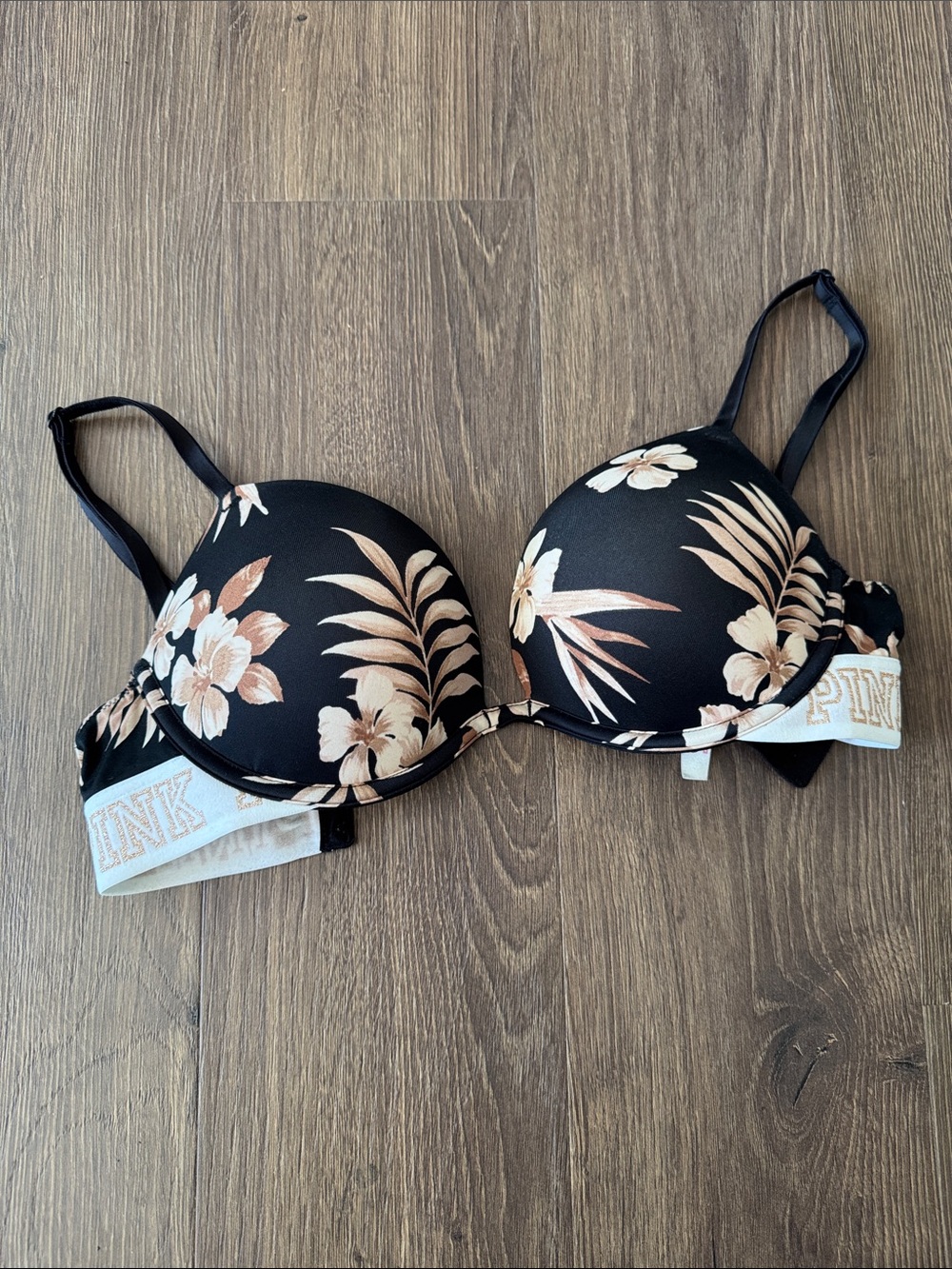 PINK Victoria’s Secret Wear Everywhere Super Push Up Bra Size 32D